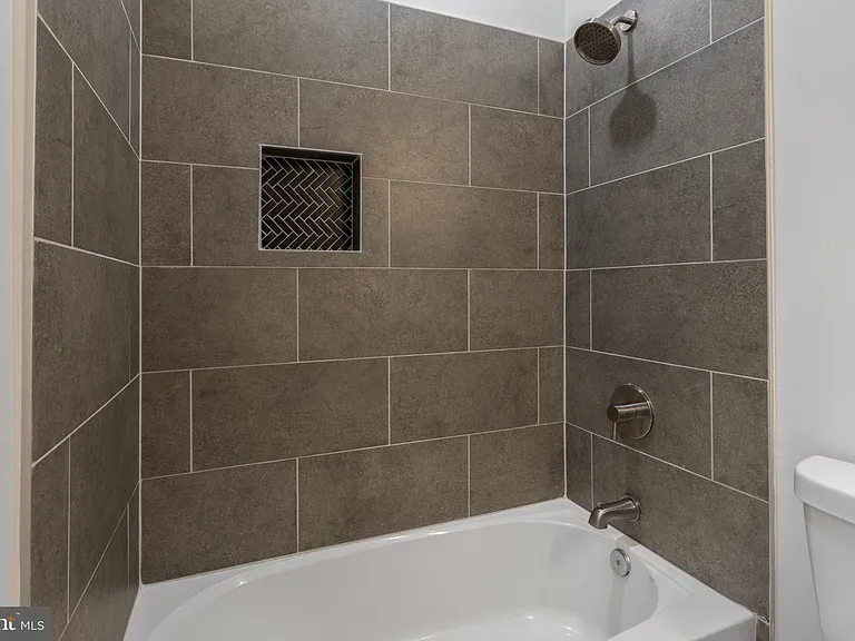 2516 W Master St — Photo 17