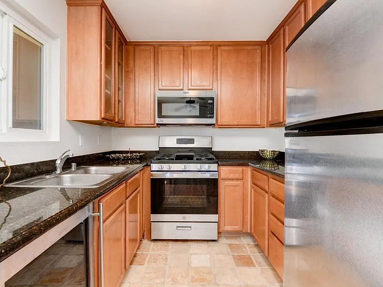 526 Calle Montecito — Photo 4