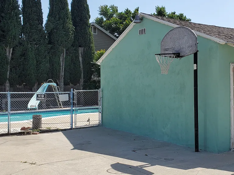 566 E Fernleaf Ave #B — Photo 11