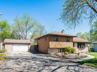29W258 Ray Ave, West Chicago, IL 60185