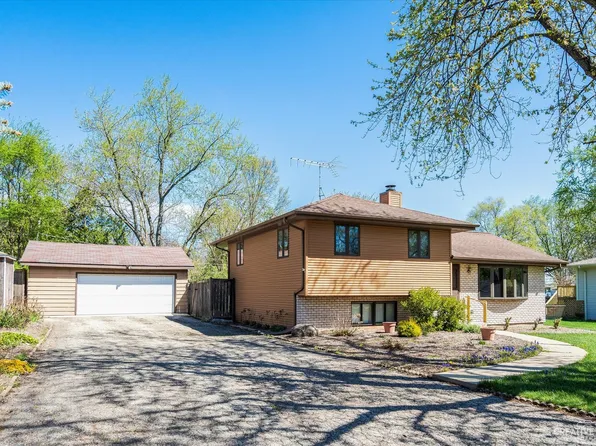 29W258 Ray Ave, West Chicago, IL 60185