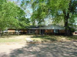 5486 Meadow Oaks Park Dr, Jackson, MS 39211