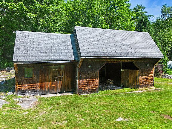 5th image of 938 E Pond Road