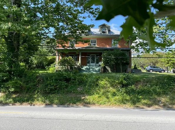 807 Churchville Ave, Staunton, VA 24401