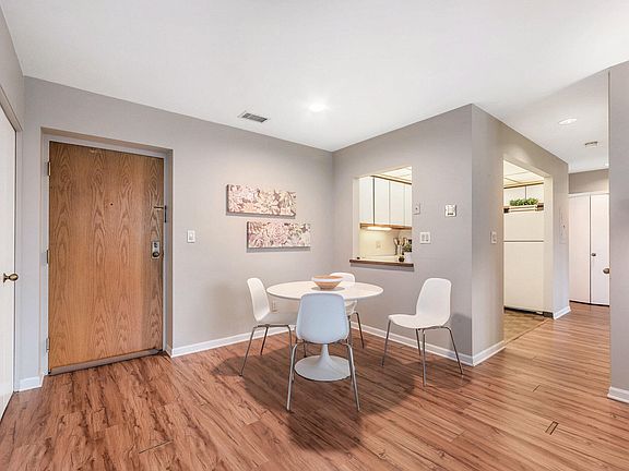 5th image of 2006 Wealthy St SE APT 208