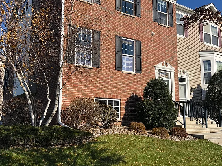 End unit multi-story TH on quiet street