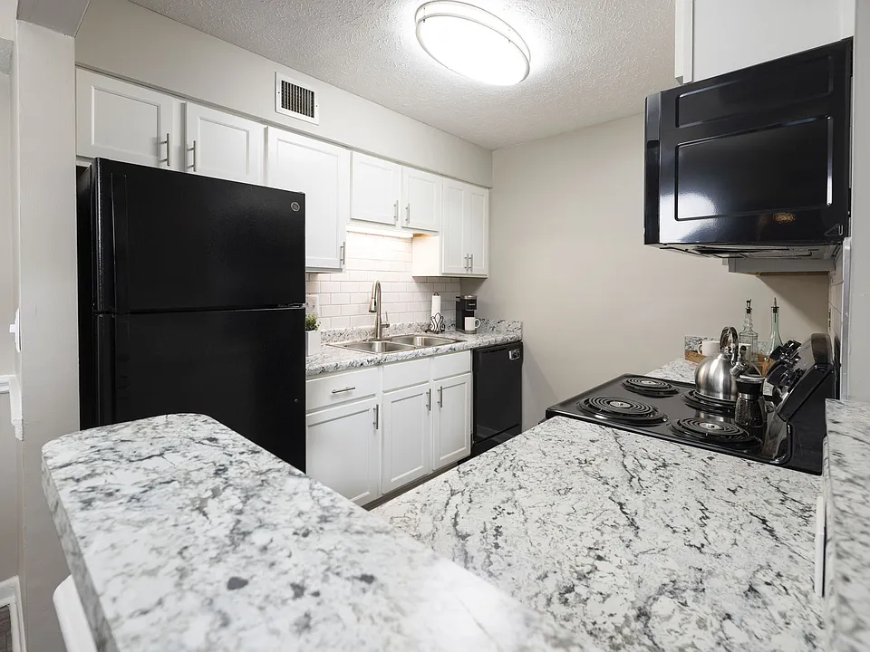 648 Cross Creek