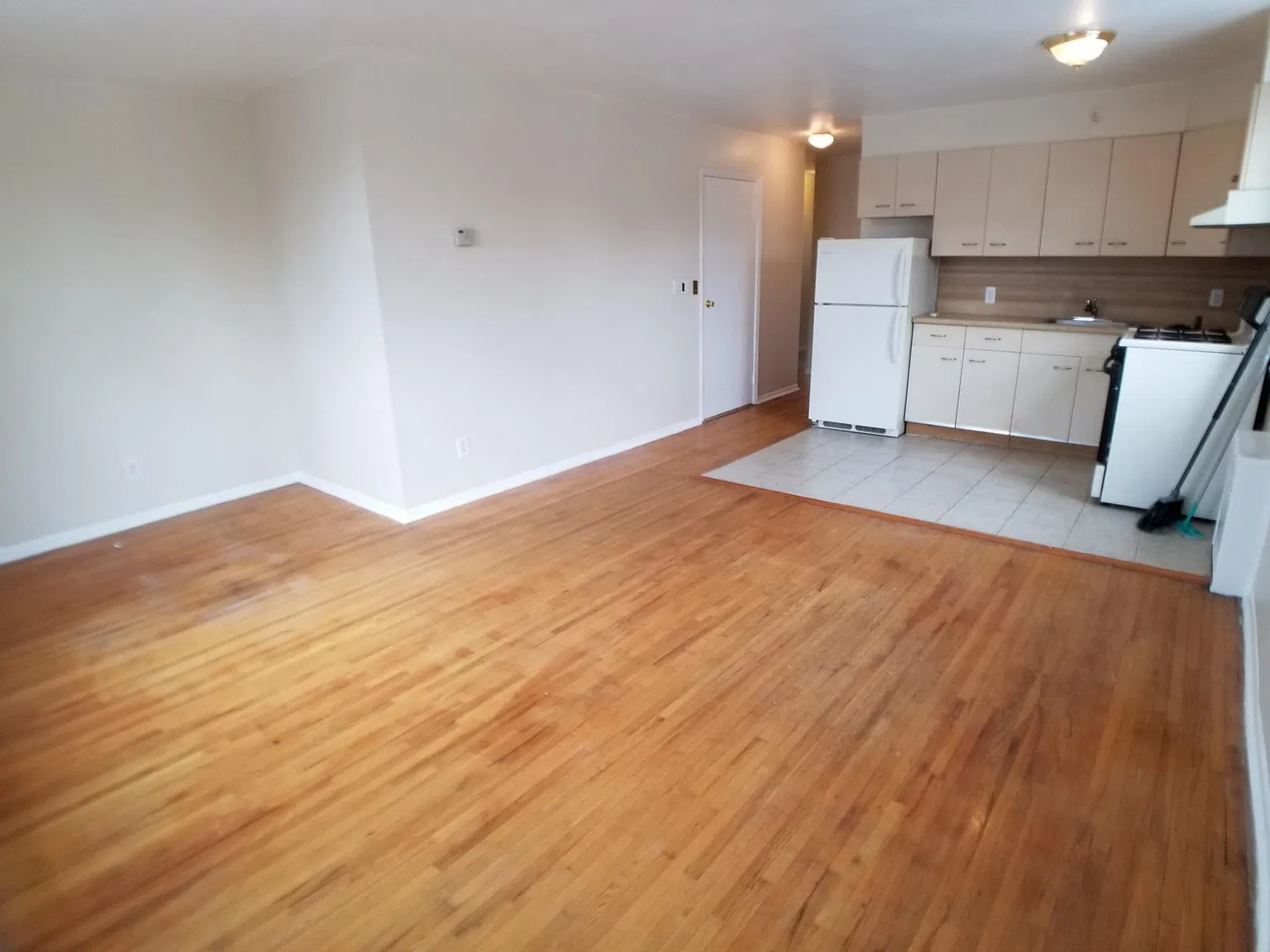 149th St, Whitestone — Photo 3