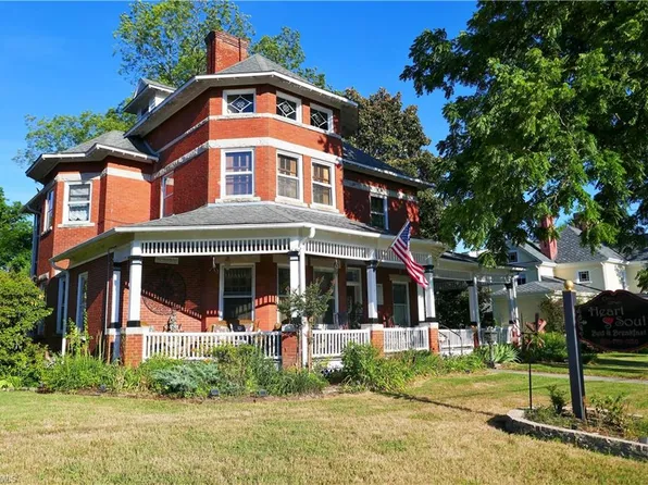 618 N Main St, Mount Airy, NC 27030