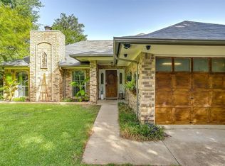 129 N Shady Oaks Dr, Burleson, TX 76028