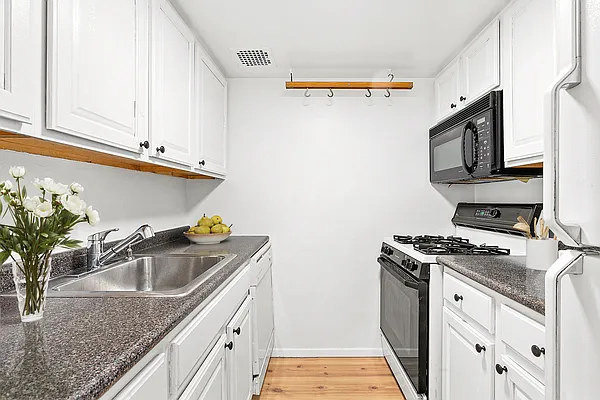 Sold by Compass | media 10