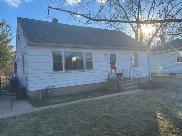 1417 Elmwood Ave, Dekalb, IL 60115
