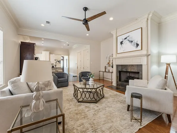 10684 Woodland Oaks Dr, Baton Rouge, LA 70809