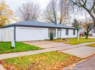 870 Almond Dr, Aurora, IL 60506