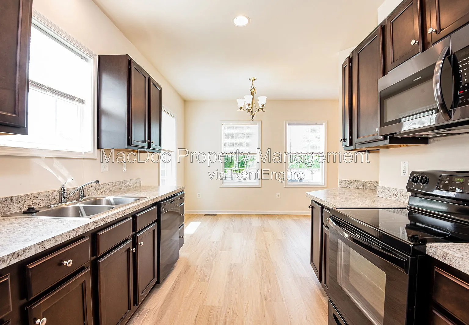 3 bed, 3.5 bath, 2160 sqft, $2,245 — Photo 4