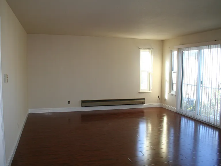 411 Commercial Ave #A — Photo 6