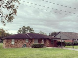 285 9th St W, Markham, TX 77414
