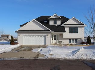 208 Cole Ct, Mankato, MN 56001