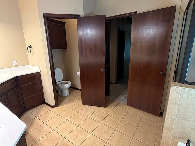 1060 Lost Oak Dr — Photo 16