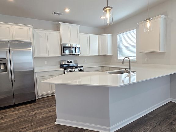 4th image of 1845 Berkshire Ln
