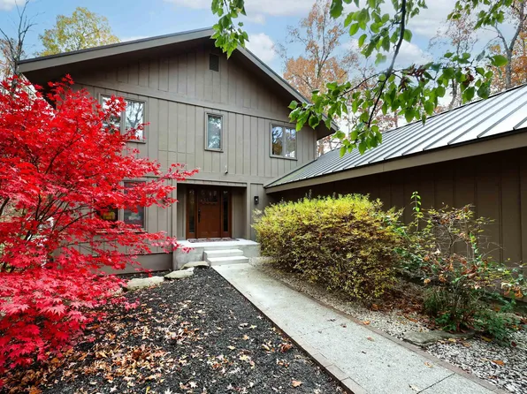 2112 Springmill Rd, Fort Wayne, IN 46845