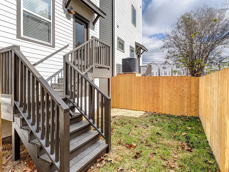 1304 W 23rd St — Photo 18