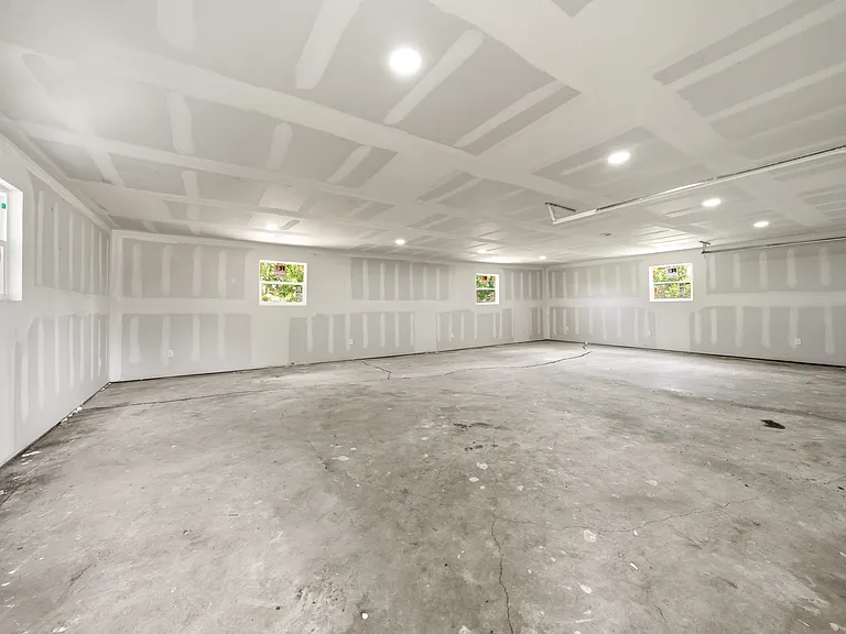616 E Moonlight Dr — Photo 32