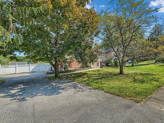 2nd image of 7 Briarwood Avenue