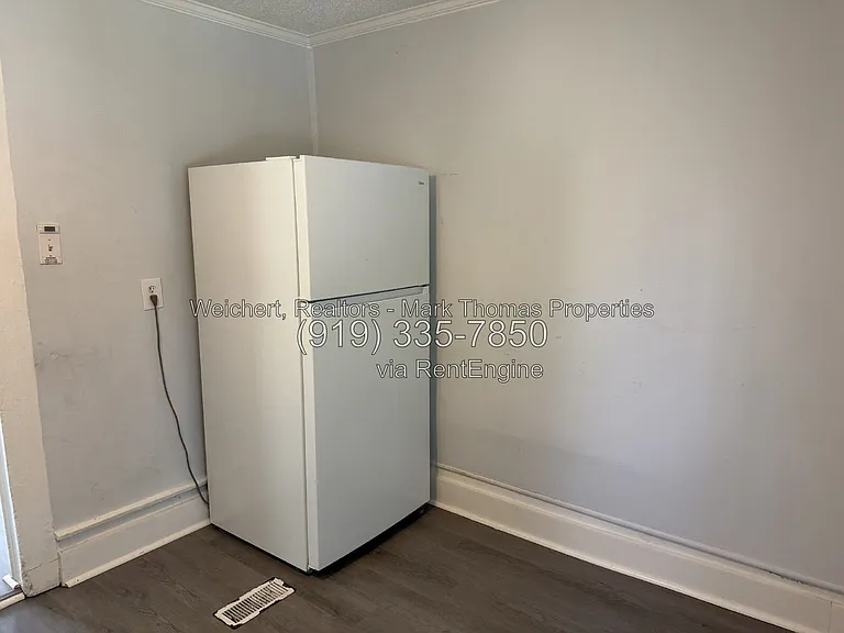 320 E Morehead St — Photo 11