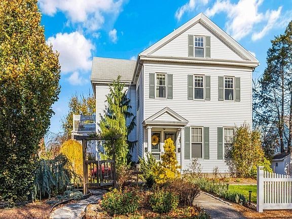 2nd image of 17 Avery St #17