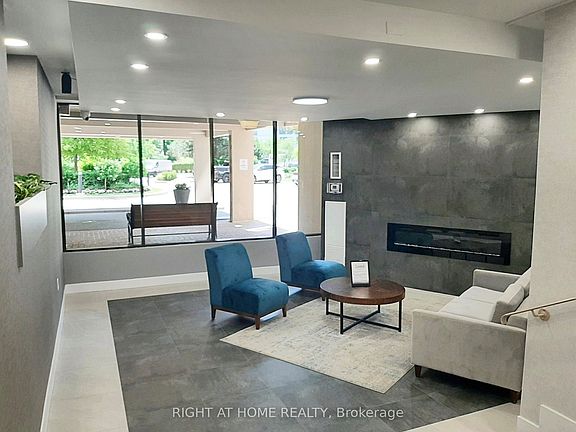 4th image of 20 Edgecliff Golfway #1008