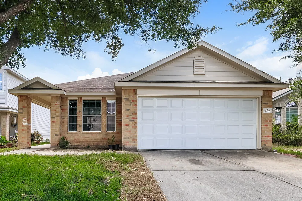3 bed, 2.0 bath, 1392 sqft, $1,735 — Photo 1