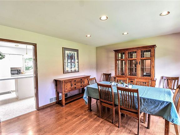5th image of 19 Brecon Cir