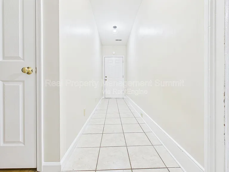 402 N Market St #A1 — Photo 2