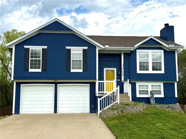 200 W Sierra Dr, Raymore, MO 64083