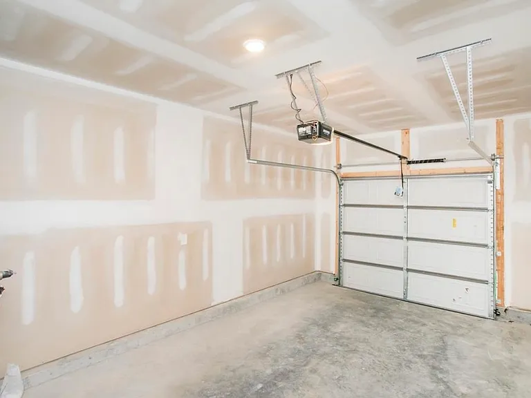 2304 Yukon Ct — Photo 28