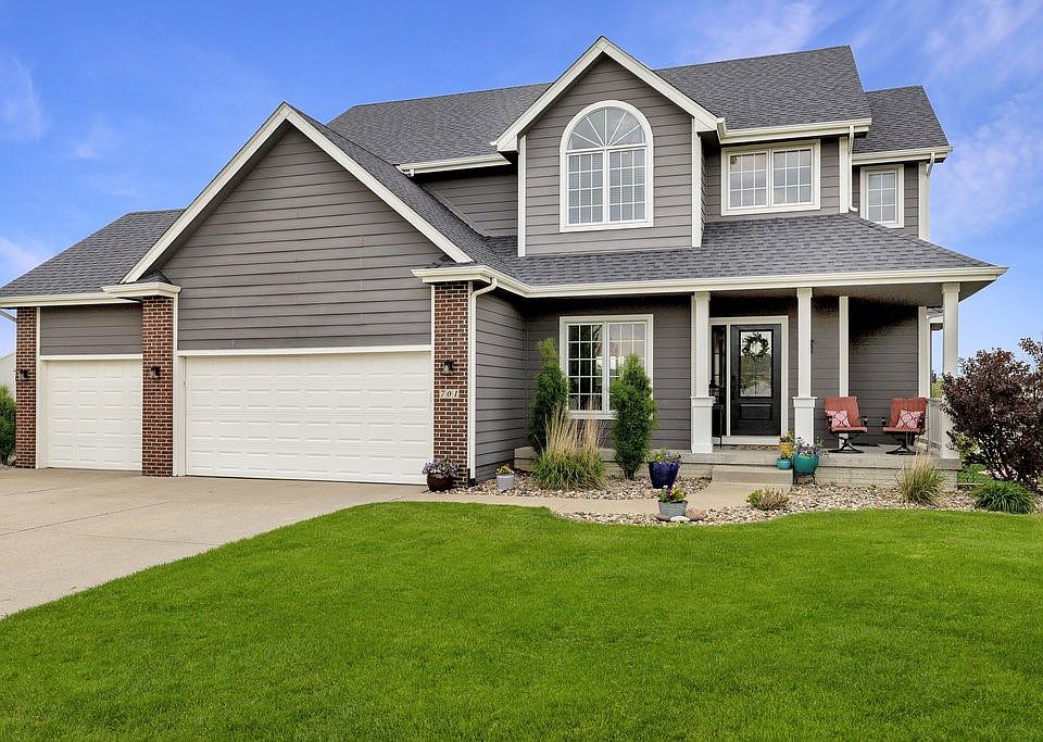 1st image of 701 NW Watercrest Ct