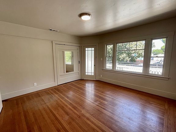 4th image of 2118 L St APT 4