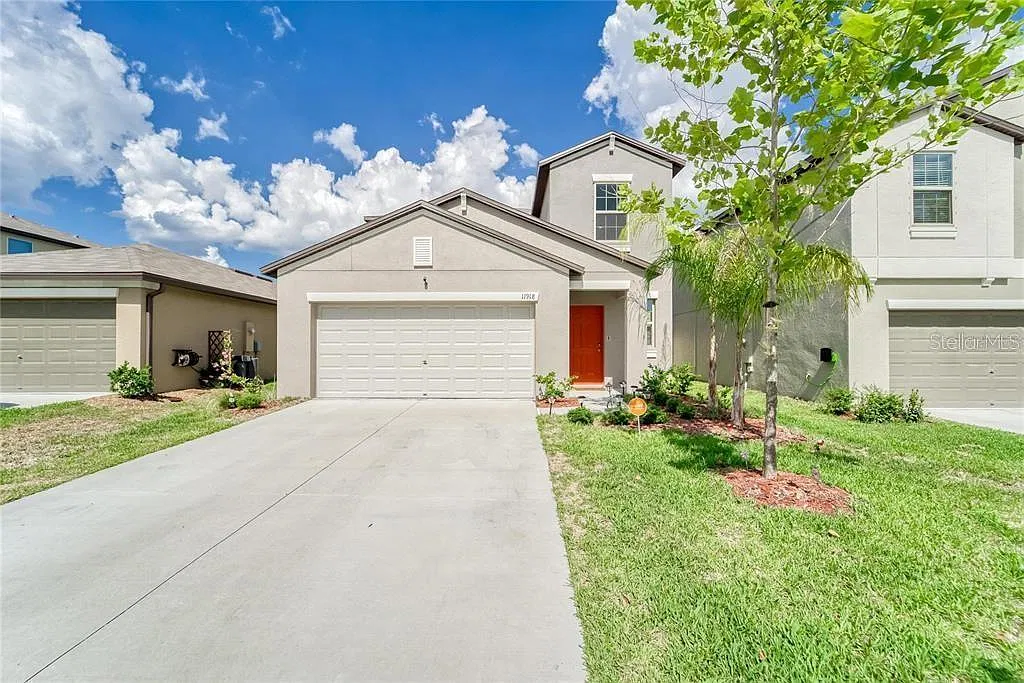 5 bed, 2.5 bath, 2415 sqft, $2,575 — Photo 2
