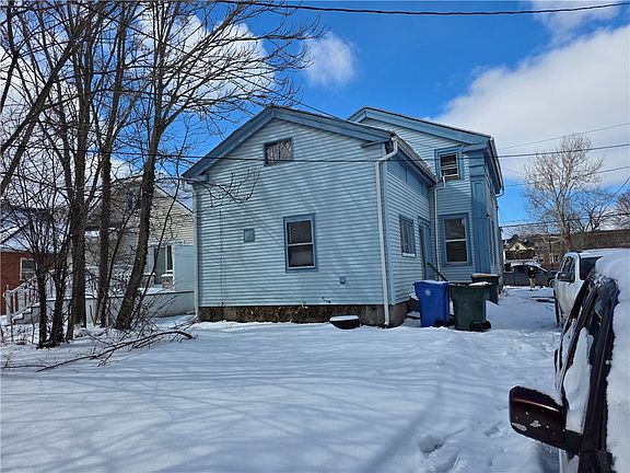 3rd image of 204 Fairgate St