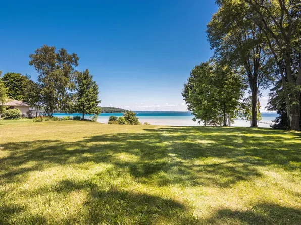 4133 Old Mission Rd, Traverse City, MI 49686