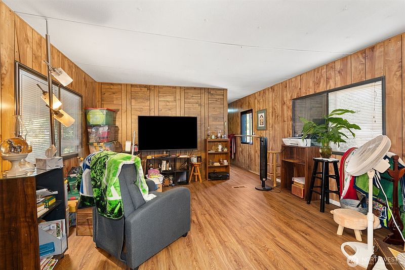 4th image of 801 Nisqually Park Drive SE