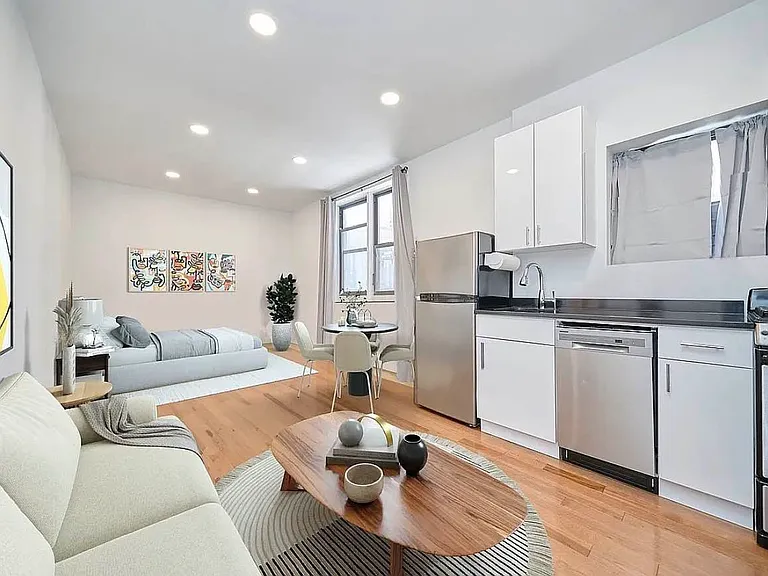 100 Lexington Ave #3B — Photo 1