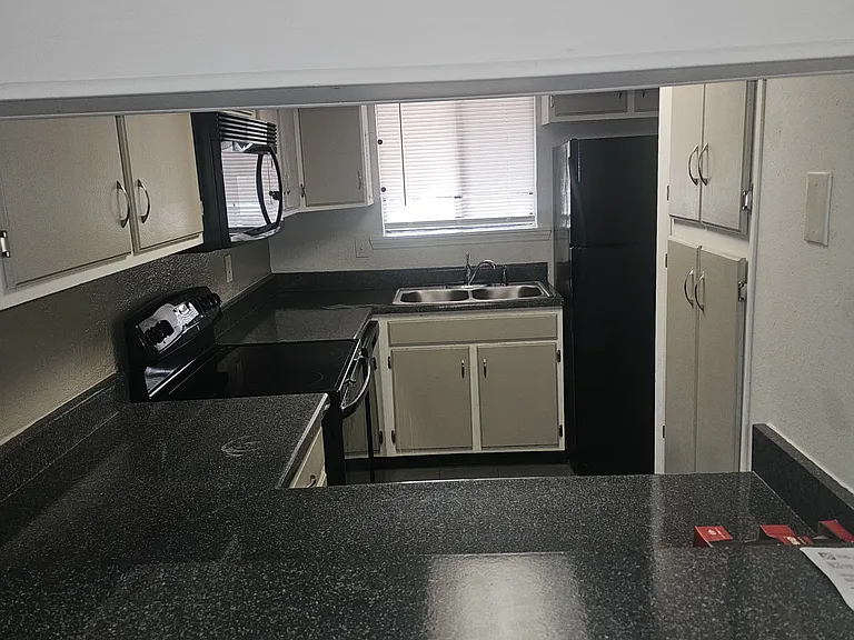 622 Saint Johns Ct — Photo 9