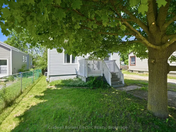 780 Brown St, Peterborough, ON K9J 4K8