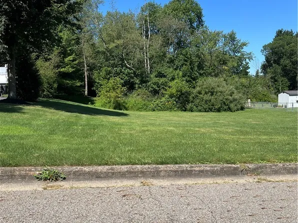 Malibu Dr, East Palestine, OH 44413