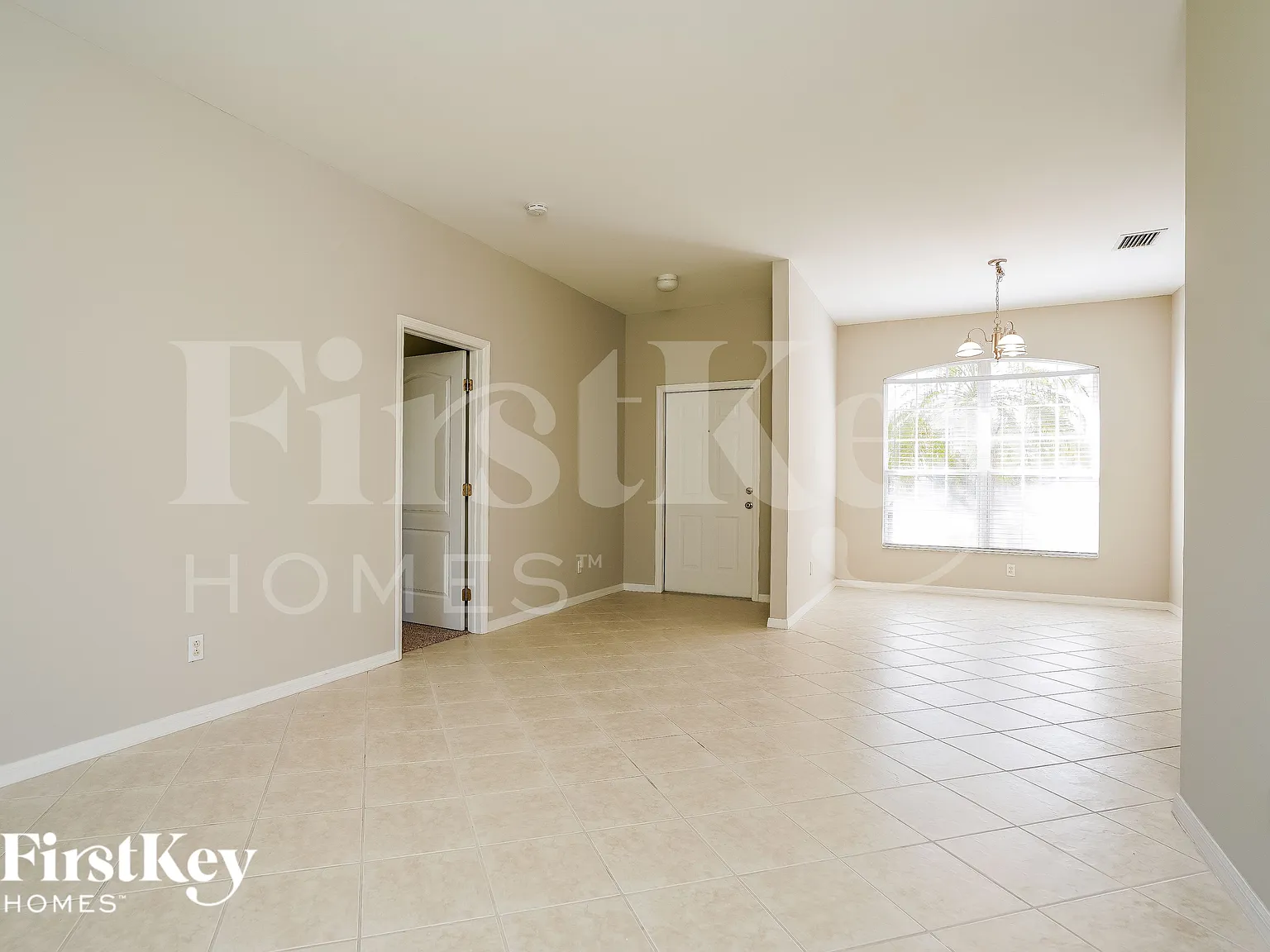 3 bed, 2.0 bath, 1933 sqft, $2,145 — Photo 4
