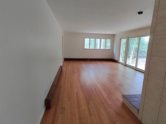 4th image of 35 Weatherwood Rd