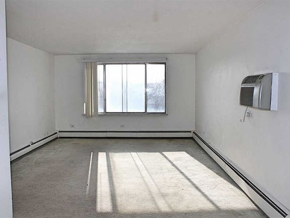 4th image of 1880 Bonnie Ln APT 315