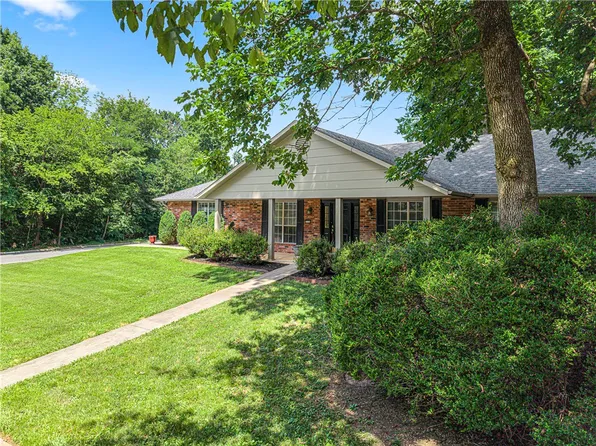 2150 N Ball Ave, Fayetteville, AR 72703